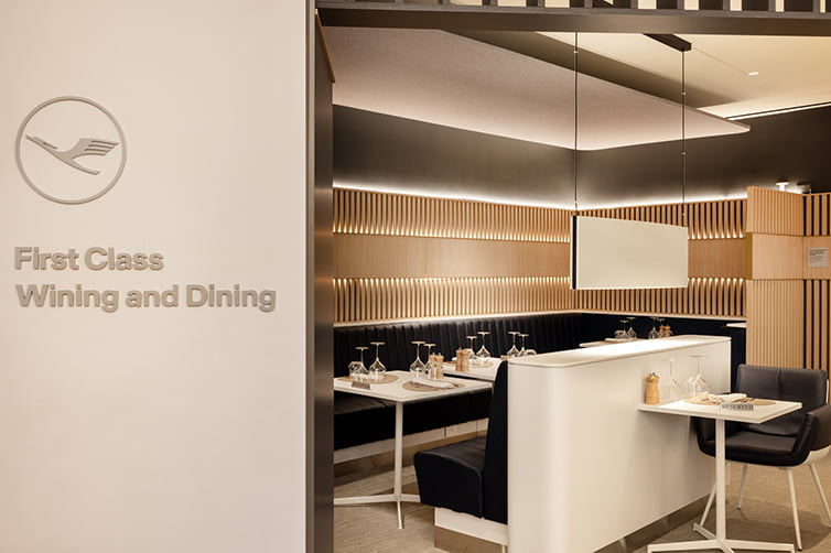 Master Oak in Lufthansa lounge Newark Airport